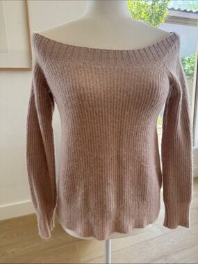 INHABIT  CASHMERE COTTON off the shoulder  Women's Sweater in Light Pink small